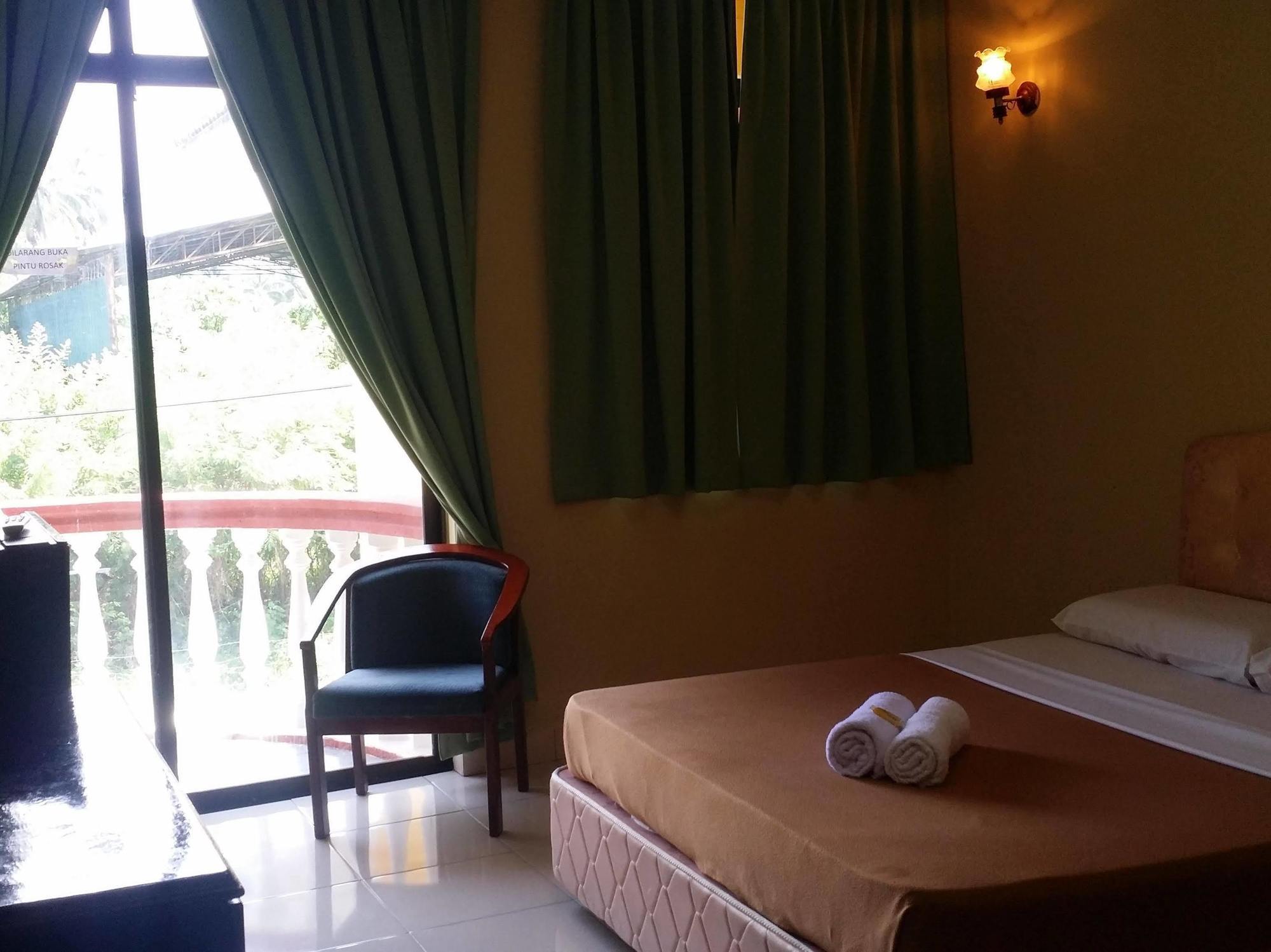 Hotel Hji Residensi Kuah Exterior foto
