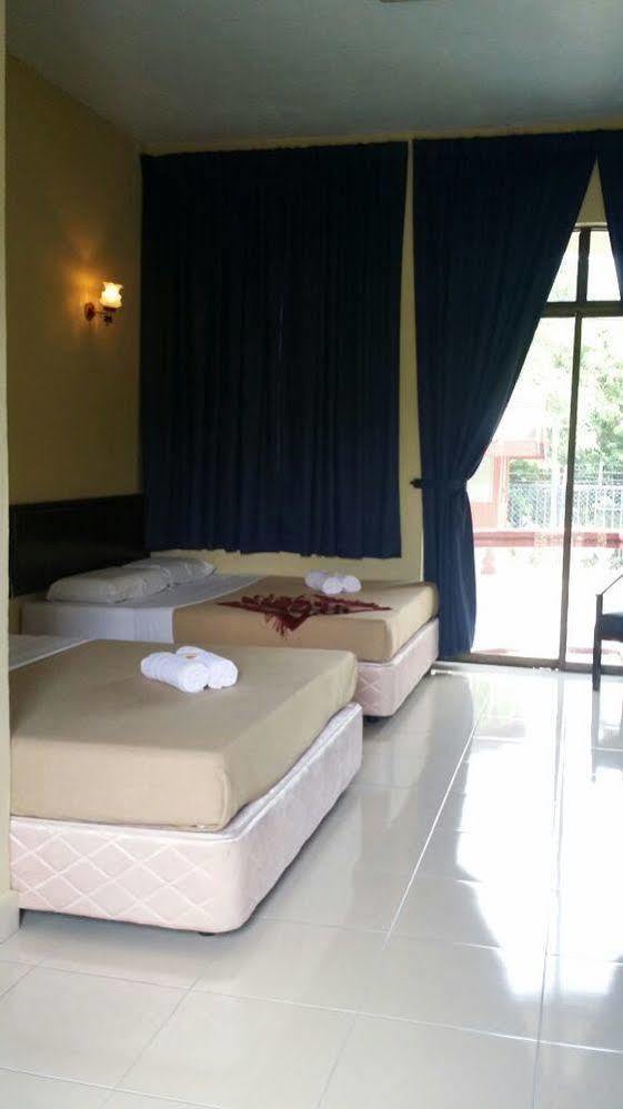 Hotel Hji Residensi Kuah Exterior foto