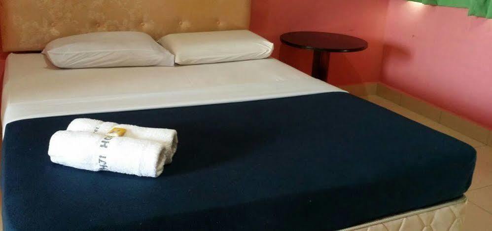 Hotel Hji Residensi Kuah Exterior foto